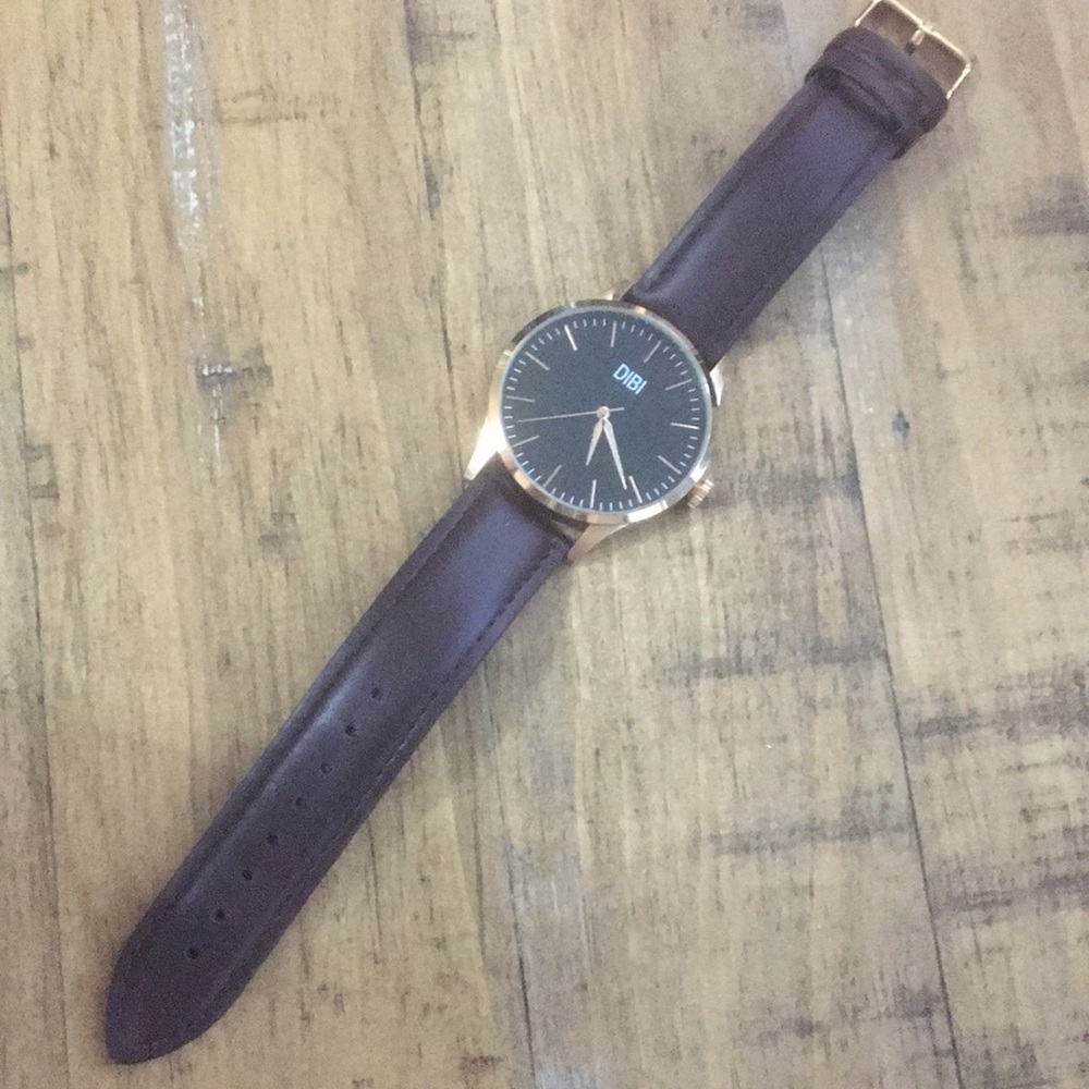 Gold/rose gold colored wrist watch, barely worn